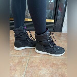 Cougar Black Winter Boots.